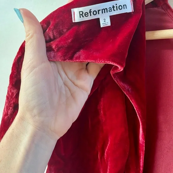 Reformation Livia Velvet dress - Picture 10 of 10